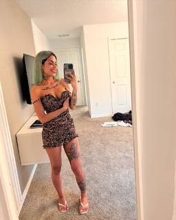 Tati Zaqui feet photo thumbnail