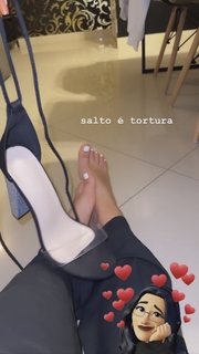 Tati Zaqui feet photo thumbnail