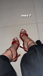 Tati Zaqui feet photo thumbnail