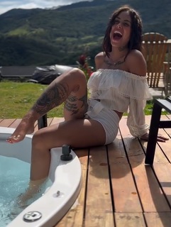 Tati Zaqui feet photo thumbnail