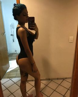 Tati Zaqui feet photo 4