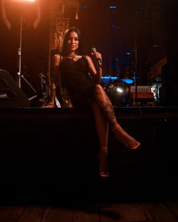 Tati Zaqui feet photo 1