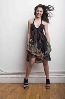Tatiana Maslany feet photo thumbnail