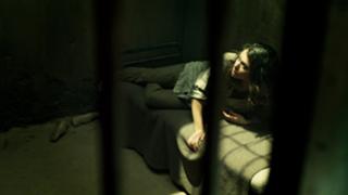 Tatiana Maslany feet photo thumbnail