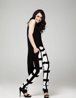 Tatiana Maslany feet photo thumbnail