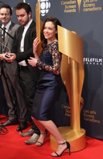 Tatiana Maslany feet photo thumbnail
