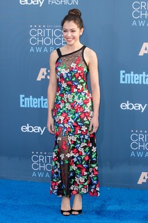 Tatiana Maslany feet photo thumbnail