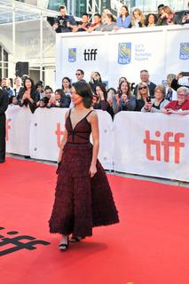 Tatiana Maslany feet photo thumbnail