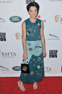 Tatiana Maslany feet photo thumbnail