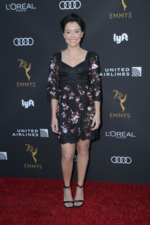 Tatiana Maslany feet photo thumbnail