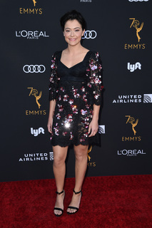 Tatiana Maslany feet photo thumbnail