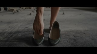 Tatiana Maslany feet photo thumbnail