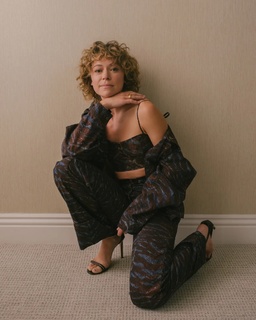 Tatiana Maslany feet photo thumbnail