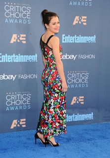 Tatiana Maslany feet photo thumbnail