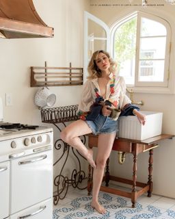 Tatiana Maslany feet photo 3