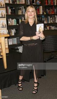 Tatum O'Neal feet photo 12
