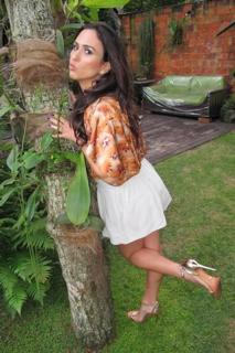 Tatá Werneck feet photo thumbnail