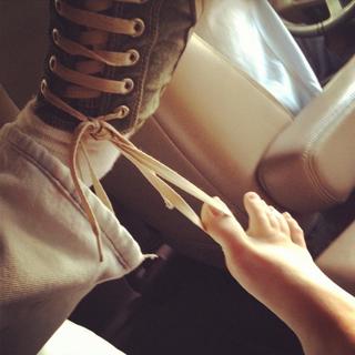 Tatá Werneck feet photo thumbnail