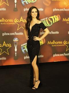 Tatá Werneck feet photo thumbnail