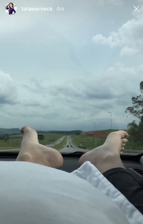 Tatá Werneck feet photo thumbnail