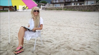 Tatá Werneck feet photo thumbnail
