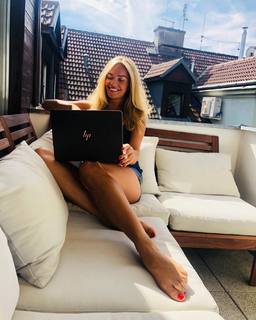 Tatána Kucharová feet photo 11