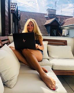 Tatána Kucharová feet photo 10