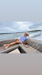 Tatána Kucharová feet photo 10