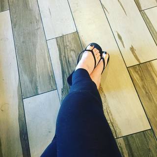 Tawny Kitaen feet photo thumbnail