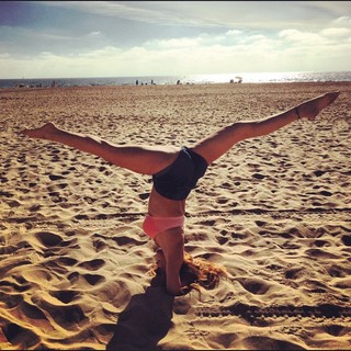 Tawny Kitaen feet photo thumbnail