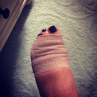 Tawny Kitaen feet photo thumbnail