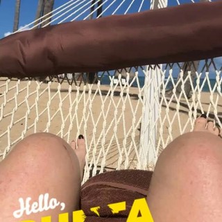 Tawny Kitaen feet photo thumbnail