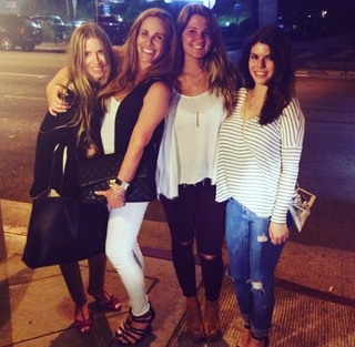 Tawny Kitaen feet photo thumbnail