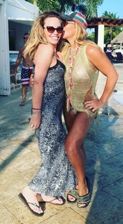 Tawny Kitaen feet photo thumbnail