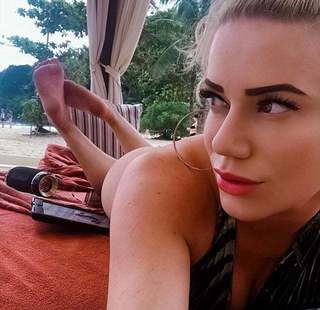 Taya Valkyrie feet photo 5