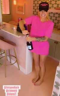 Taya Valkyrie feet photo 1