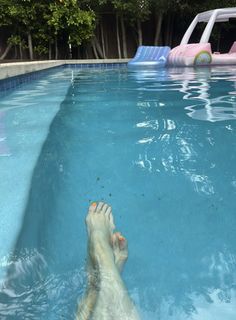 Taya Valkyrie feet photo 20
