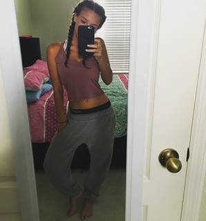 Taylor Alesia feet photo thumbnail
