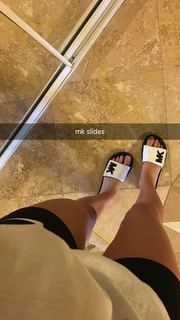 Taylor Alesia feet photo thumbnail