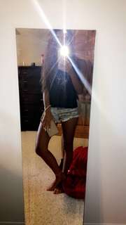 Taylor Alesia feet photo thumbnail