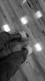 Taylor Alesia feet photo thumbnail