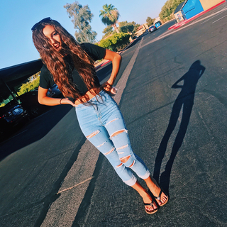 Taylor Alesia feet photo thumbnail