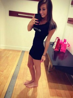 Taylor Alesia feet photo thumbnail