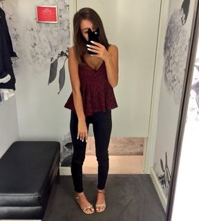 Taylor Alesia feet photo thumbnail