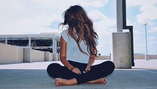 Taylor Alesia feet photo thumbnail