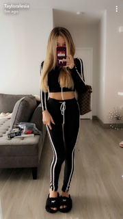 Taylor Alesia feet photo thumbnail