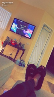 Taylor Alesia feet photo thumbnail
