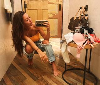 Taylor Alesia feet photo thumbnail