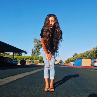 Taylor Alesia feet photo thumbnail