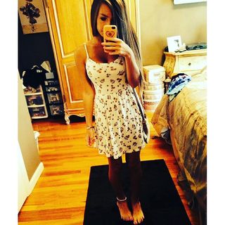 Taylor Alesia feet photo thumbnail